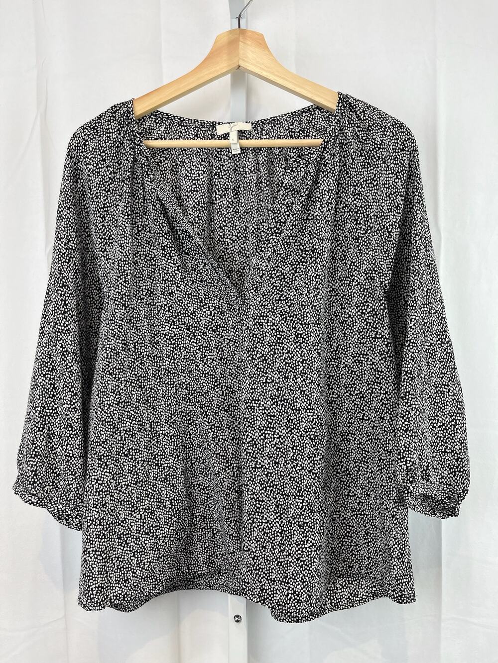 JOIE Size S Printed Silk 3/4 Sleeve Blouse Split V Neck Black White